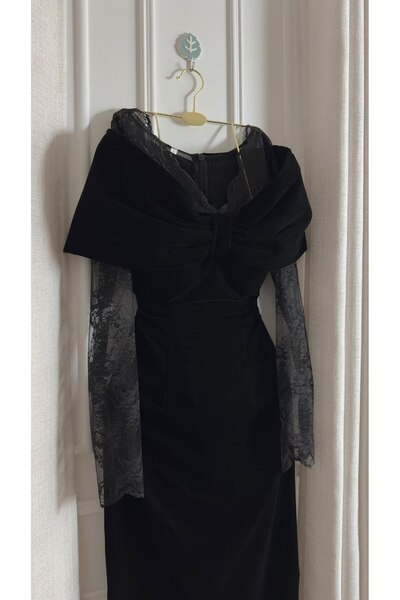 Model Leyna Victoria evening dress