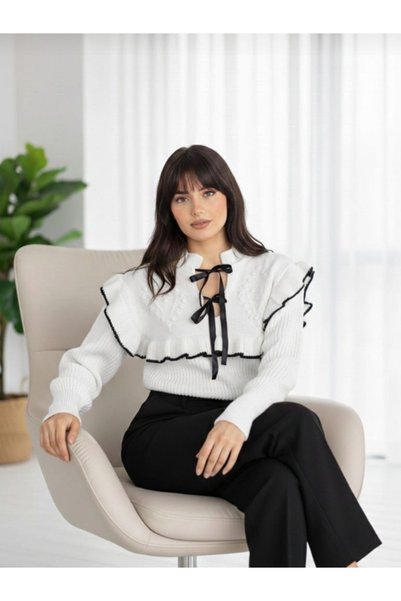MONJER Knitwear Sweater with Collar Ties and Contrast Stripe Flywheel Detail