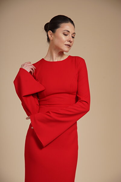 Velinna Elegant tapered midi dress in stretch crepe with bell sleeves and rou...