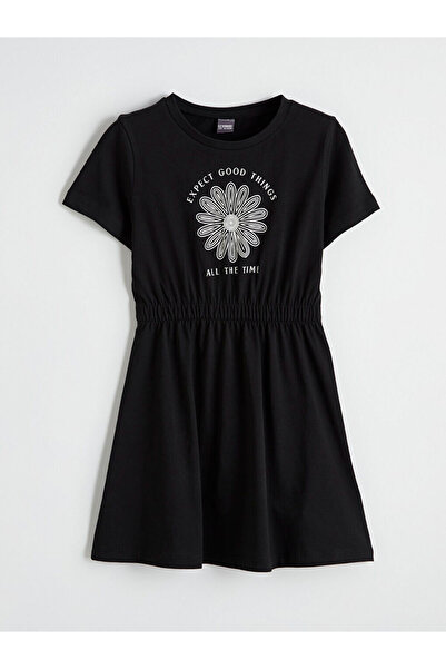 LC Waikiki RMZ GİYİM فستان بناتي مطبوع عليه زهور بياقة روبا من FARKIYA