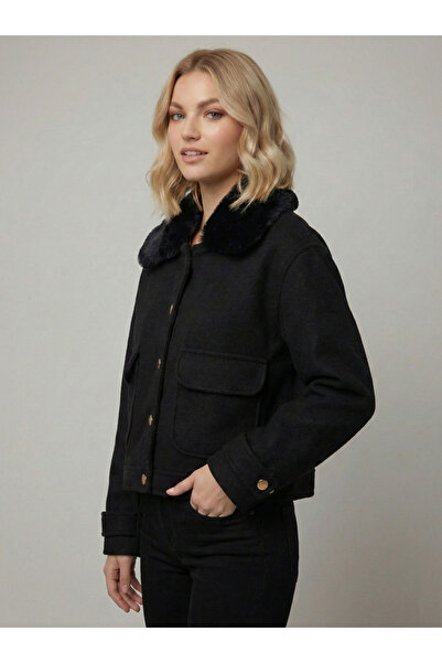 NEW JOURNAL جاكيت نسائي بياقة من الفرو الأسود وجيب أمامي AYR2011