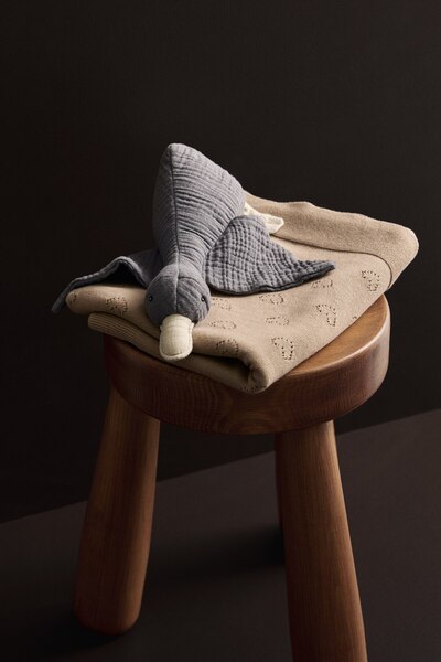 H&M Pamuklu Delik Desenli Bebek Battaniyesi