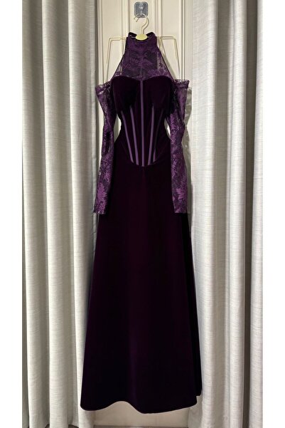 Genenic Luxurious purple evening dress with a corset design