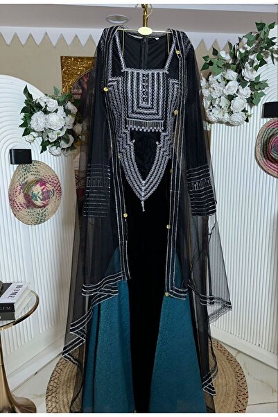 Model Leyna A luxurious jalabiya with a traditional design, suitable for part...