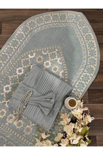 GENERAL A soft prayer rug with a luxurious design, complete with a prayer mat...