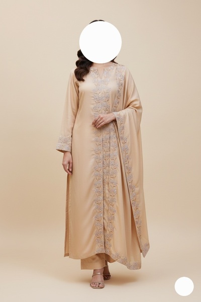 DDS A very soft and comfortable embroidered one-piece prayer shawl that inclu...