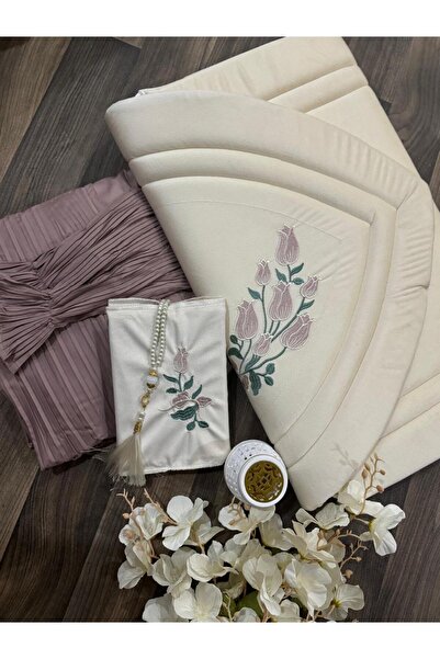 Gerenic A soft prayer rug with a luxurious design, complete with a prayer mat...