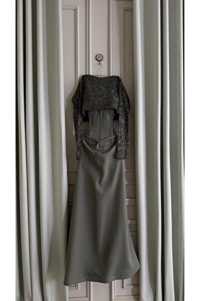 lamsuh harir Olivia's dress