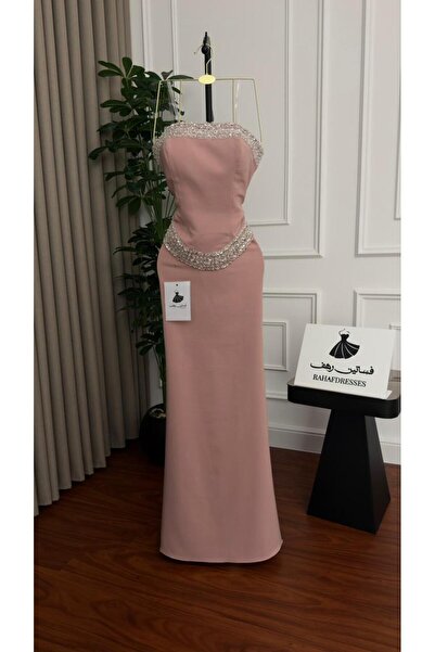 Rahaf A luxurious dress befitting a royal look