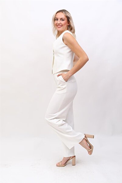 ÖNDER ÖZSOY سترة قصيرة برقبة على شكل حرف V بأزرار على الجهتين وبدلة نسائية كل...