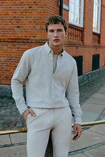 ALTINYILDIZ CLASSICS Чоловіча бежево-біла сорочка зі 100% бавовни, облягаючий...