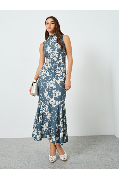 Styli فستان ماكسي أزرق مزهر بدون أكمام بتصميم حورية البحر للنساء