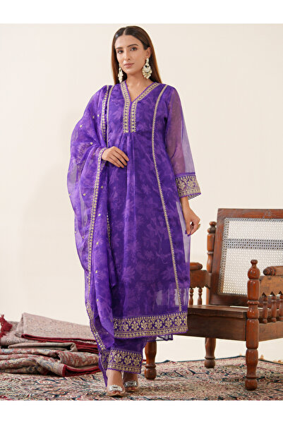 DW By Styli Women Floral Embroidered Organza Kurta with Trousers and Dupatta Set