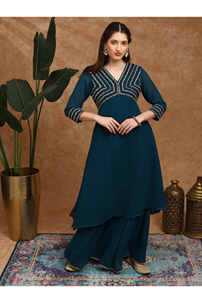 Globus By Styli طقم كورتة نسائية مطرزة بالزهور باللون الأزرق المخضر مع سروال ...