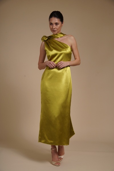 Velinna Rochie midi elegantă din satin cu detalii florale și croială midi pe ...