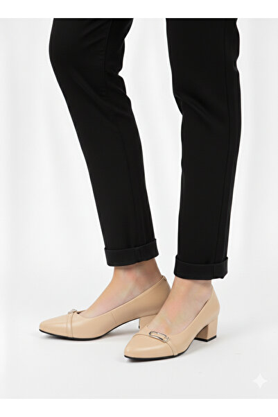 NZN حذاء كلاسيكي من الجلد الطبيعي باللون البيج مع إبزيم وكعب مطلي بارتفاع 4 سم