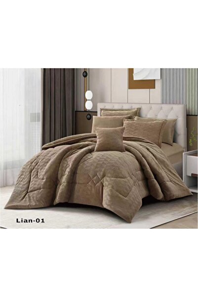 ALMIAAD Lina double winter bedspread features a soft velvet texture and a fau...
