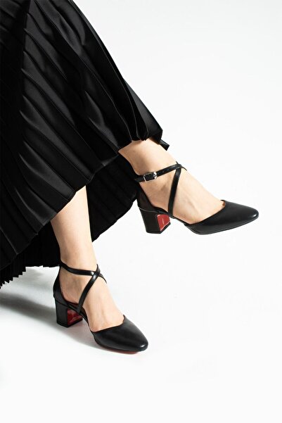 ELVI μαύρα γυναικεία παπούτσια με τακούνι και λουράκια