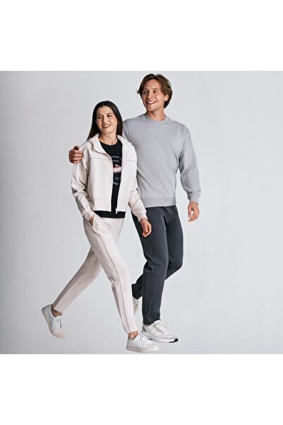 Giordano Men’s Relaxed Crew Neck Sweatshirt with Embroidery