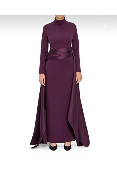 RANA DRESSES A feminine dress with very elegant details