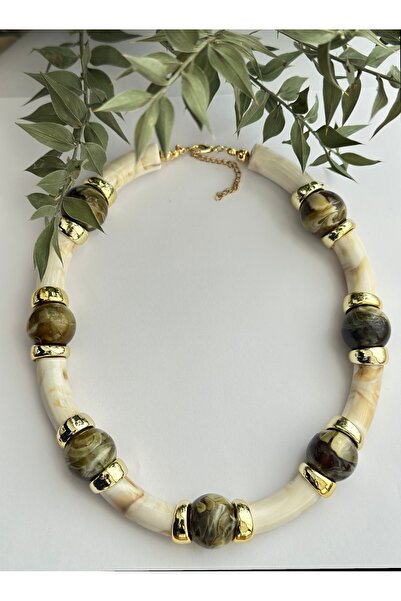 mibrillo قلادة من حجر العقيق بلونين مع تفاصيل ذهبية.