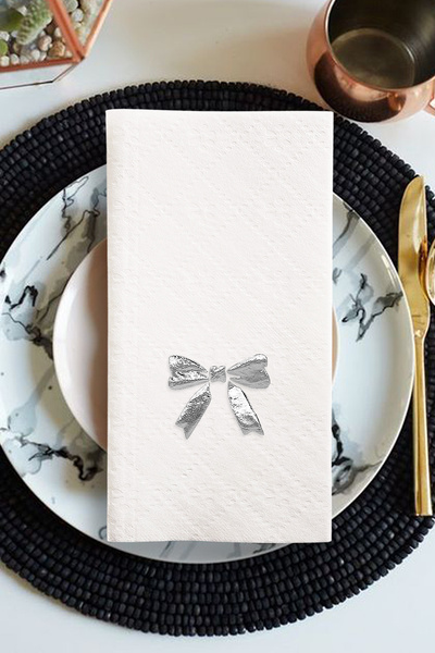 Story مناديل ورقية بيضاء اللون مقاس 20×40 سم مع نمط شريط من ورق الفضة، عبوة م...