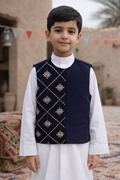 La reina petite صديري شعبي للأولاد كحلي مطرز من لارينا بتيت