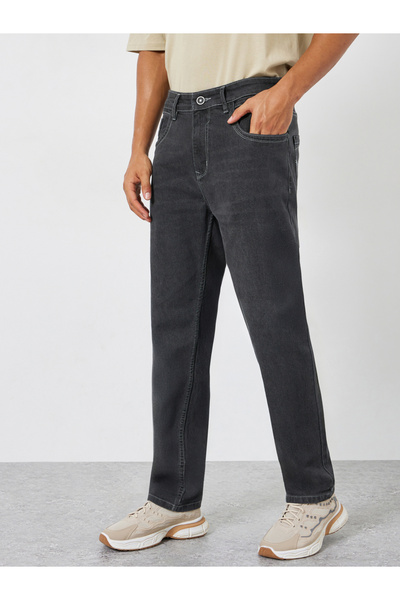 Styli بنطلون جينز رجالي أسود بقصة عادية