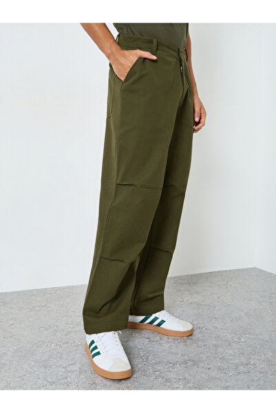 Styli بنطال رجالي فضفاض بلون الزيتوني