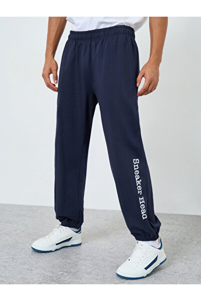 Styli Men Navy Blue Slogan Print Relaxed Joggers