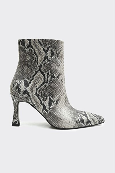 derinet Klasik Topuklu Fermuarlı Kadın Bot