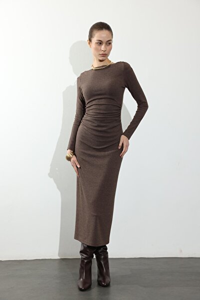 5in1Canpolat Brown Side Gathered Midi Dress 261004