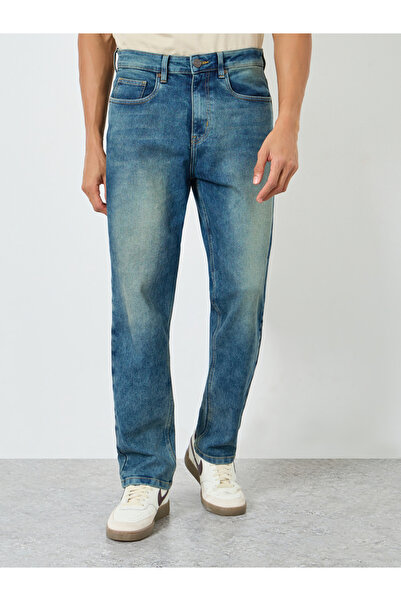 Styli Men Light Blue Mid Wash Relaxed Fit Jeans