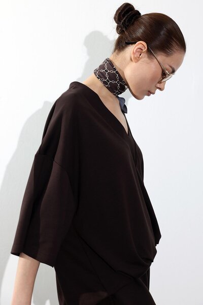 5in1Canpolat Bitter Brown V-Neck Casual Blouse 71844