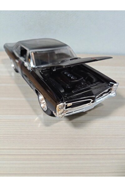 Sunman Collectible 1:25 Classic American Cars 1966 Pontiac Gto