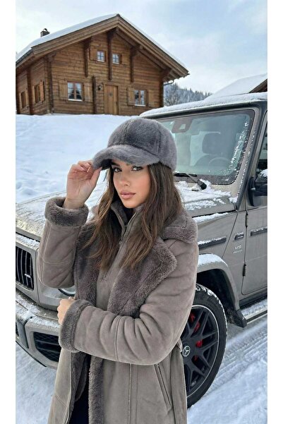 LAGRANZE Minimal Form Plush Winter Hat