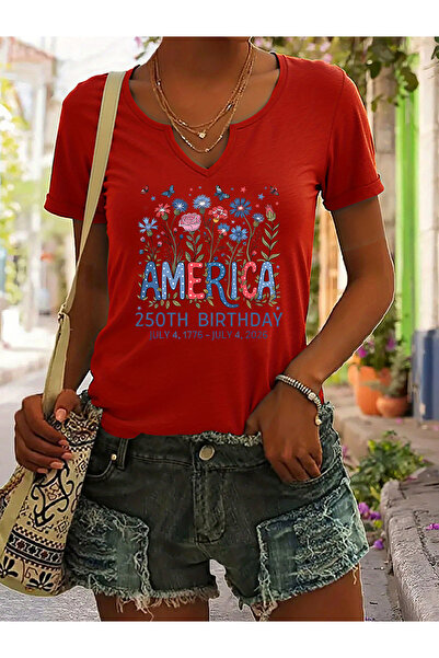 mercoledi Γυναικείο μπλουζάκι με μισό μανίκι σε σχήμα V με τύπωμα με κανονική...