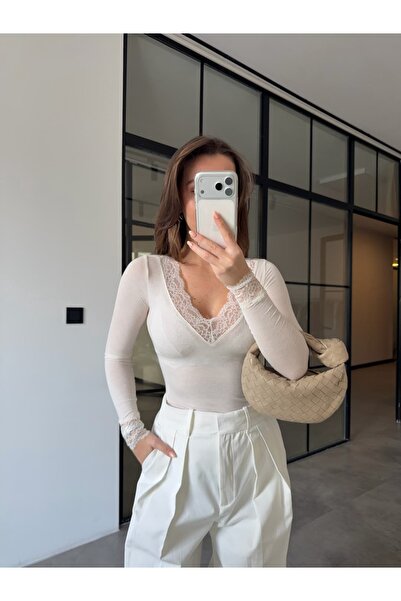 BB Bensu Buyruk BLUZĂ CU DETALII DIN DANTELĂ ȘI TEXTURĂ DE CAŞMIR, CULOARE ECRU
