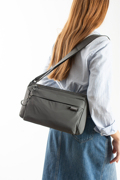 YOGII Sevel Model 6-секційна середнього розміру водонепроникна сумка через пл...