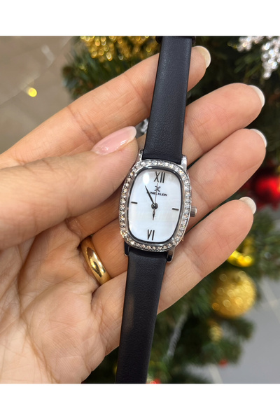 Daniel Klein Oval Kasa Zirkon Taşlı Siyah Renk Deri Kayışlı Kol Saati