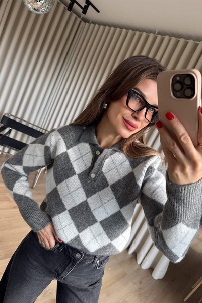 Sue Store Gri Ekru Baklava Desenli Polo Yaka Atkılı Oversize Kazak