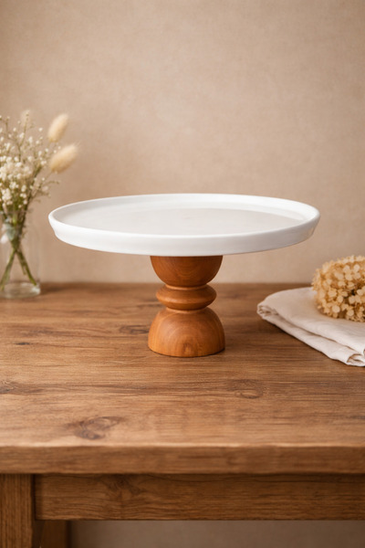 Evila Ahşap Ayaklı Beyaz Porselen Sunum Tabağı – Ayaklı Pasta ve Tatlı Servis...
