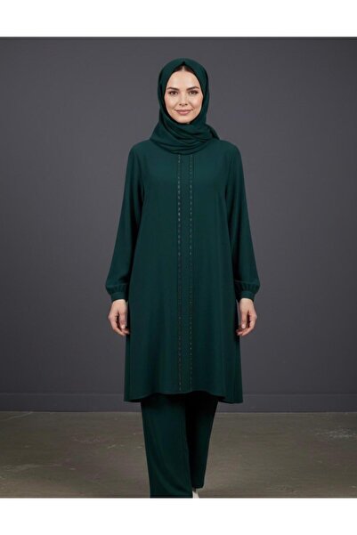 İsra بدلة الحجاب
