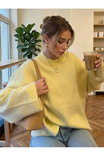 TUMA Women's Crew Neck Butter Yellow Oversized Knitwear Sweater Tuma1972