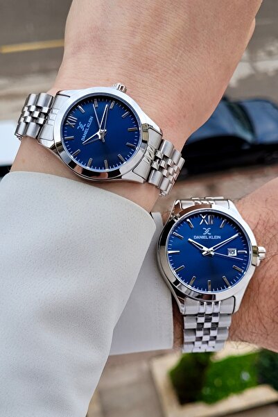 Daniel Klein Navy dial, silver band, gift-wrapped couple's watch set stiste36