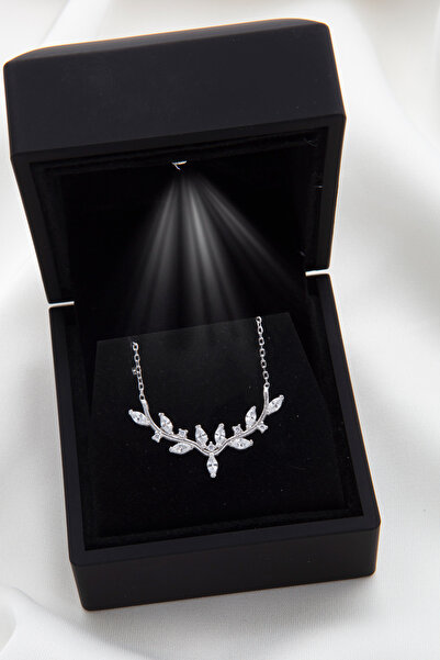 SARIASLAN Rodyumlu Işıklı Kutuda Mekik Taşlı Zarif Sarmaşık Kolye 925 Ayar Ko...