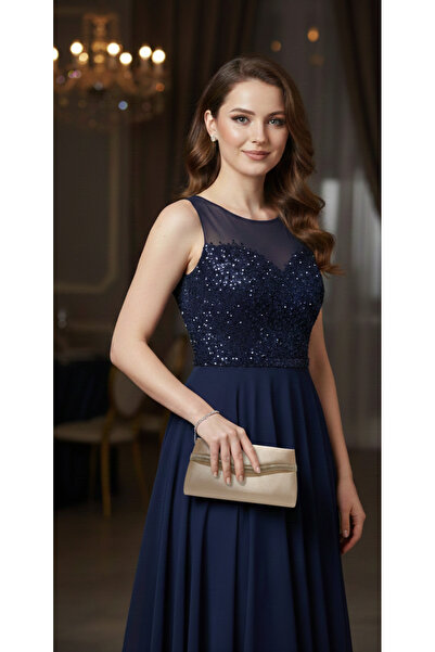 Butik حقيبة فستان سهرة بلون البشرة مزينة بحجر الساتان