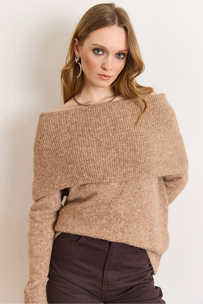 Olalook Women's Camel Boat Neck Soft Textured Knitwear Sweater Kzk-19001152