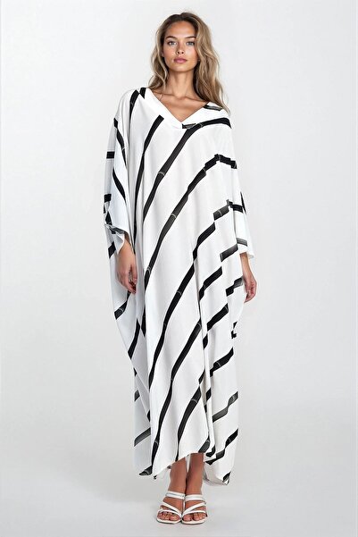 Trend Alaçatı Stili فستان فيسكوز أسود منقوش برقبة على شكل حرف V مقاس كبير للن...