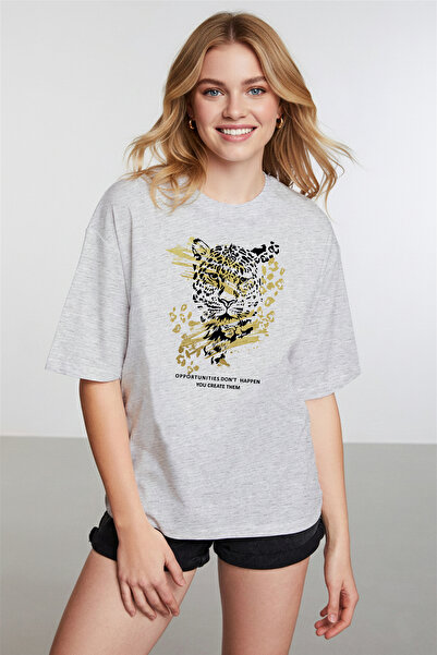 caddekombin Women's Gold Leopard Illustrated Gray T-Shirt